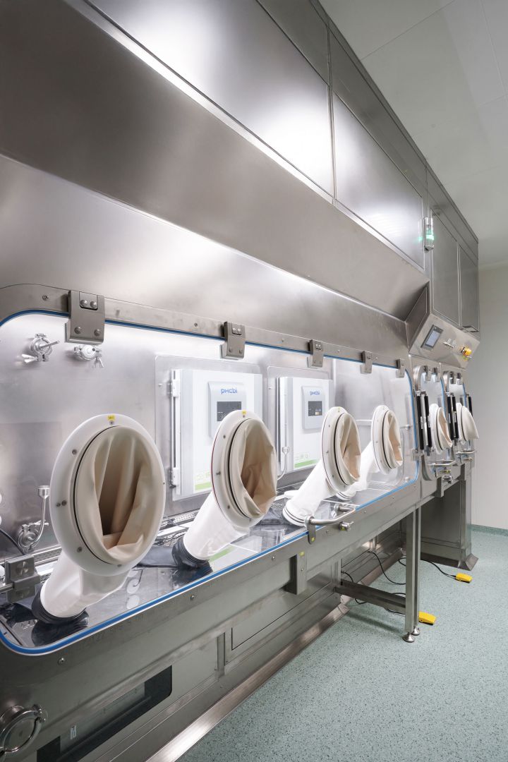 Aseptischer Isolator mit 2 Inkubatoren