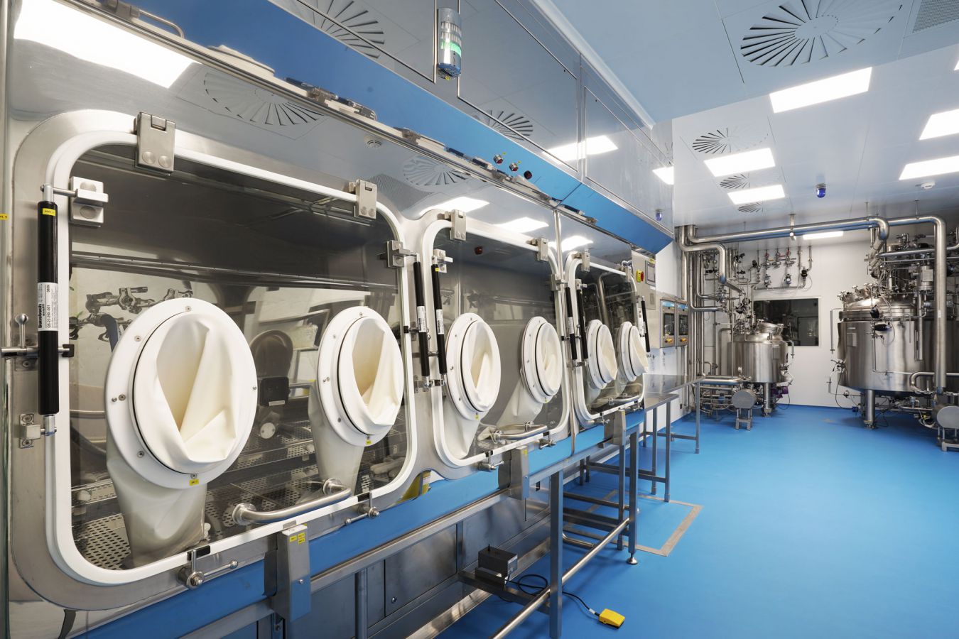 TIMOTEC s.r.o. - Isolator mit laminarer Luftströmung für Produktförderung und Flaschenabfüllung
