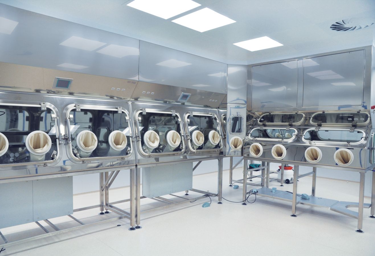 TIMOTEC s.r.o. - Isolator for Work with Tissues