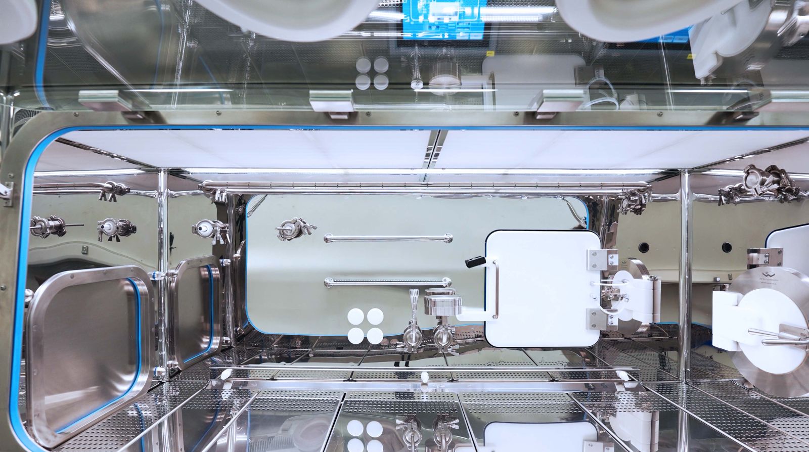 TIMOTEC s.r.o. - Isolator with Integrated Incubator