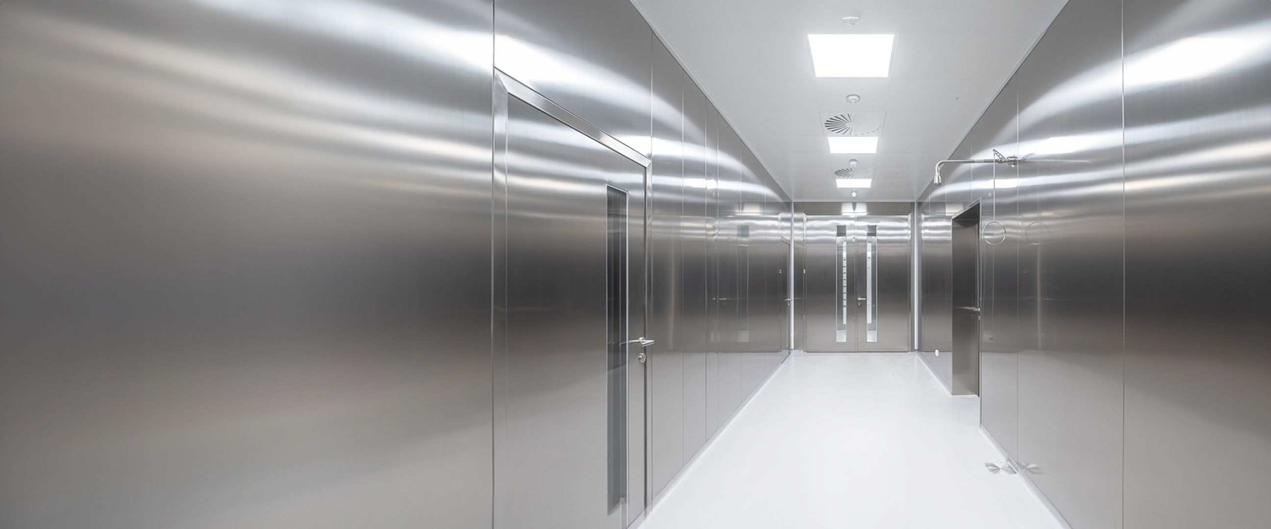 Reinraumlösungen,<br>Automatisierungstechnologie<br>und Isolatortechnologie